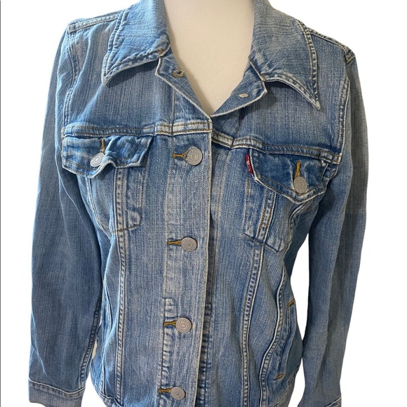 Levi's Jackets & Blazers - Levi’s button down jean jacket